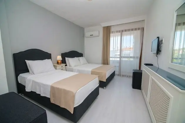 Standard Üç Kişilik Oda, Balkon