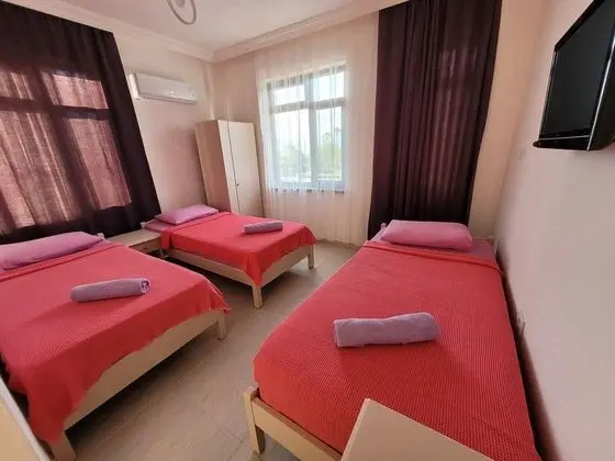 Deniz Manzaralı Oda - Üç Kişilik