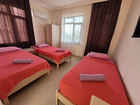 Deniz Manzaralı Oda - Üç Kişilik