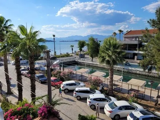 Deniz Manzaralı Oda - Üç Kişilik