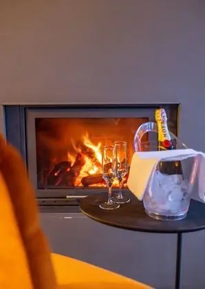 Delüks Oda, Şömineli
