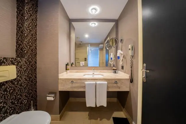 https://images.etstur.com/imgproxy/resize/2560x1440/files/images/hotelImages/etsrooms/851/Cettia_Beach_Resort__16_Adult_Only_20251124103859_0.jpg