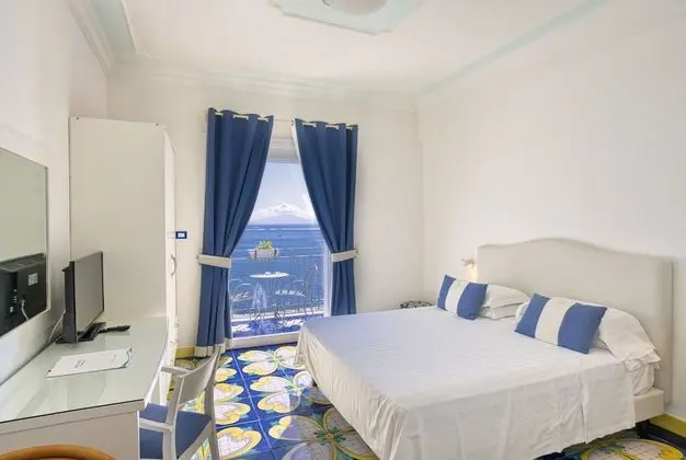 Classic Tek Büyük veya İki Ayrı Yataklı Oda, Balkon, Deniz Manzaralı