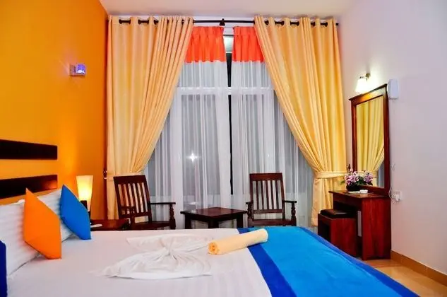 Deluxe Tek Büyük Yataklı Oda, Havuz Manzaralı