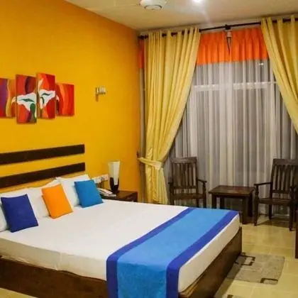 Deluxe Tek Büyük Yataklı Oda, Havuz Manzaralı