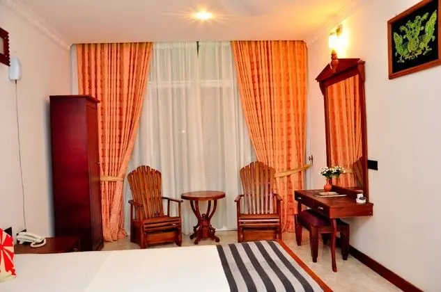 Deluxe Tek Büyük Yataklı Oda, Havuz Manzaralı