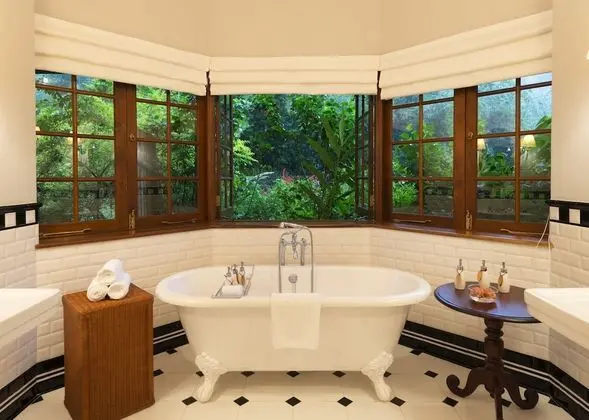Luxury Oda