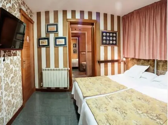 Tek Büyük Yataklı Oda, 2 Tek Kişilik Yatak