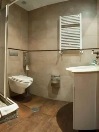 Tek Büyük Yataklı Oda, 2 Tek Kişilik Yatak