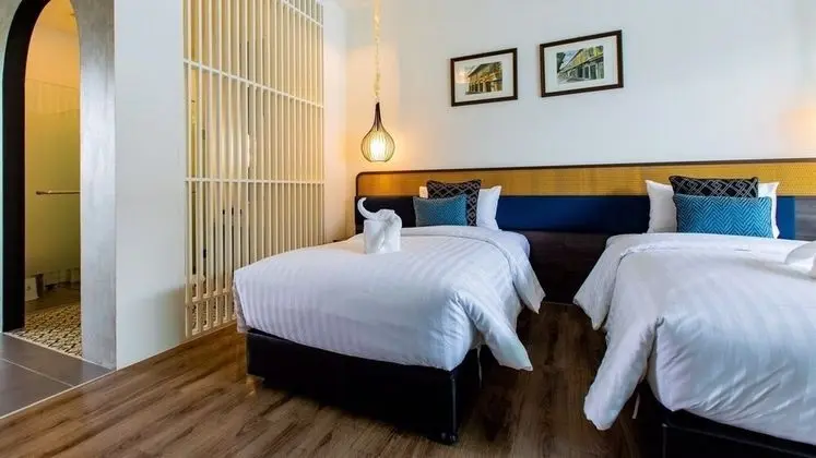 2 bed blue room pool view