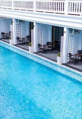2 bed blue room pool view
