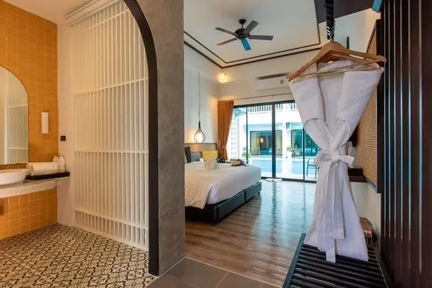 Yellow room pool access