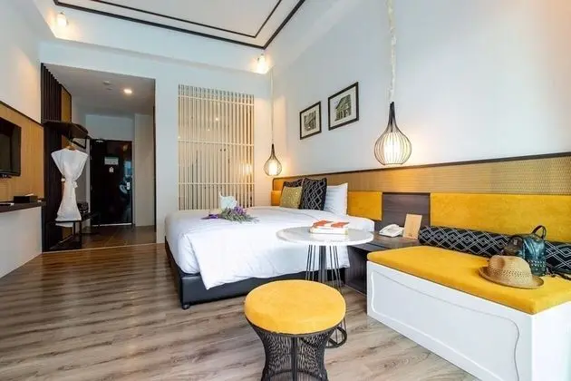 Yellow room pool access