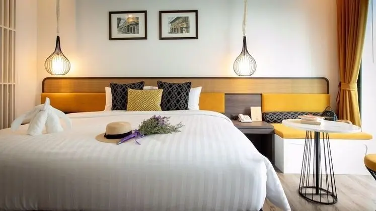 Yellow room pool access