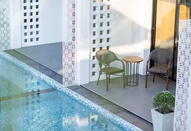 Yellow room pool access