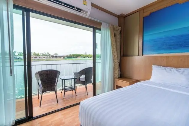 Deluxe Lagoon View