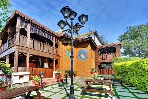 Superior Tek Büyük Yataklı Oda, 1 Çift Kişilik Yatak, Balkon, Bahçe Manzaralı