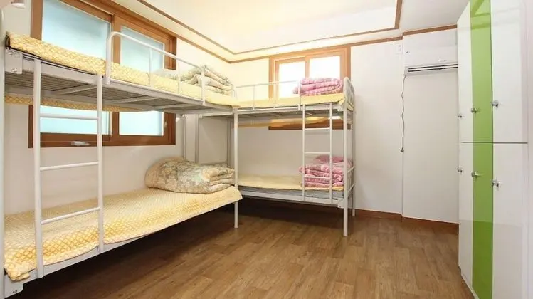 Ortak Ranzalı Oda (6 people)
