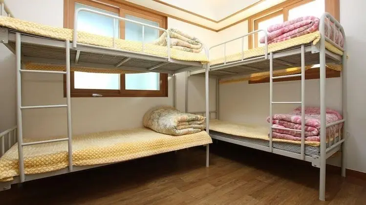 Ortak Ranzalı Oda (6 people)
