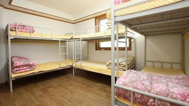 Ortak Ranzalı Oda (6 people)