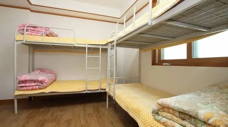 Ortak Ranzalı Oda (6 people)