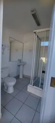 Tek Büyük Yataklı Oda, 1 Yatak Odası, Ortak Banyo