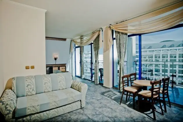 Studio, Park View