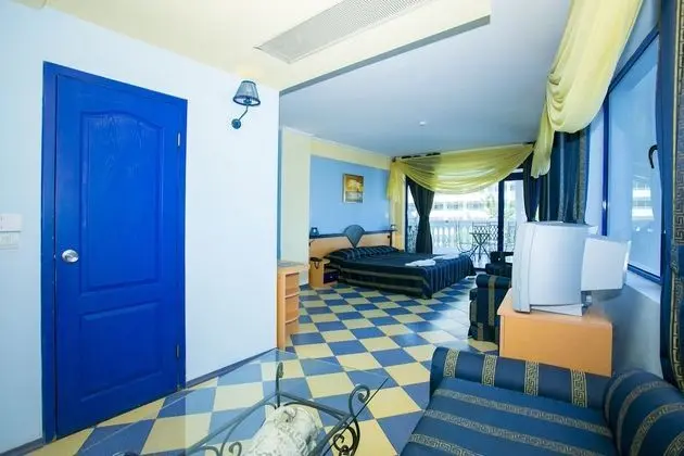 Studio, Sea View