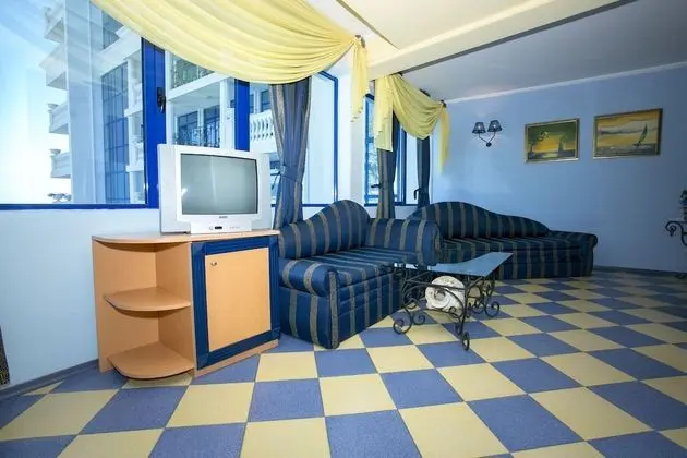 Studio, Sea View