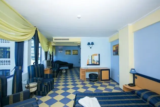 Studio, Sea View