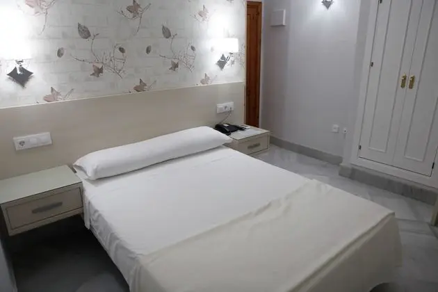 Büyük Yataklı Tek Kişilik Oda