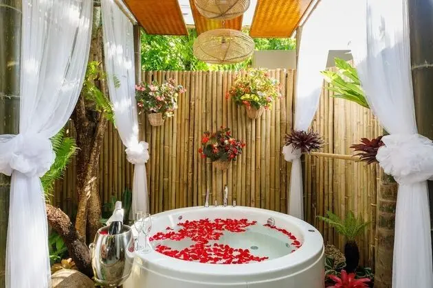 Deluxe Room with Jacuzzi