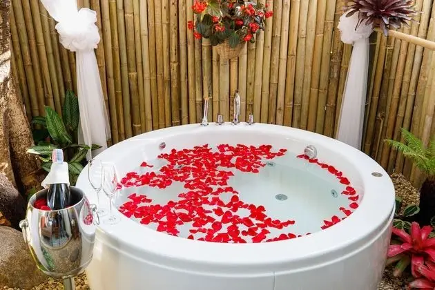 Deluxe Room with Jacuzzi