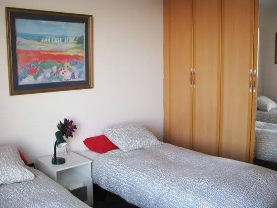 İki Ayrı Yataklı Oda, Ortak Banyo (Heidi)