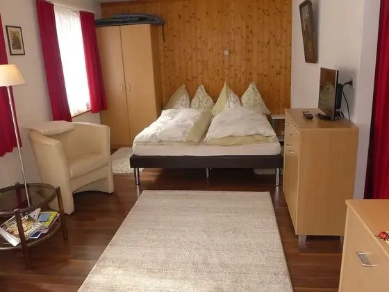 Ev