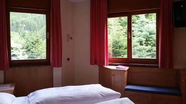 Tek Büyük veya İki Ayrı Yataklı Oda, Balkon, Dağ Manzaralı