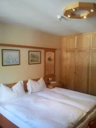 Üç Kişilik Oda, Bağlantılı Odalar