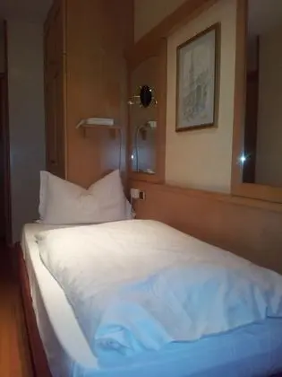 Üç Kişilik Oda, Bağlantılı Odalar