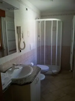 Üç Kişilik Oda, Bağlantılı Odalar