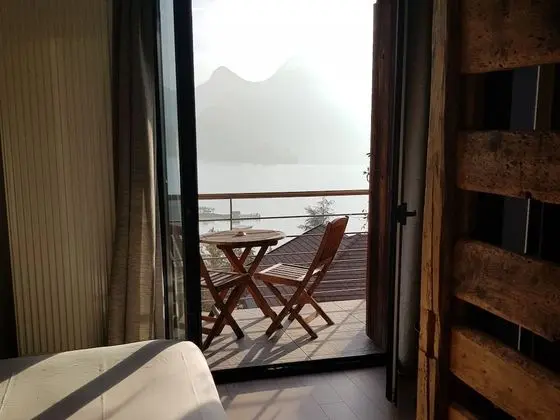 Panoramic Tek Büyük Yataklı Oda, Özel Banyo, Göl Manzaralı (Charme)