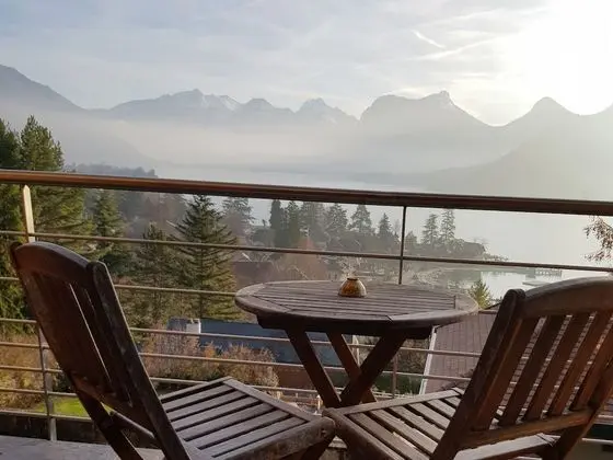 Panoramic Tek Büyük Yataklı Oda, Özel Banyo, Göl Manzaralı (Charme)