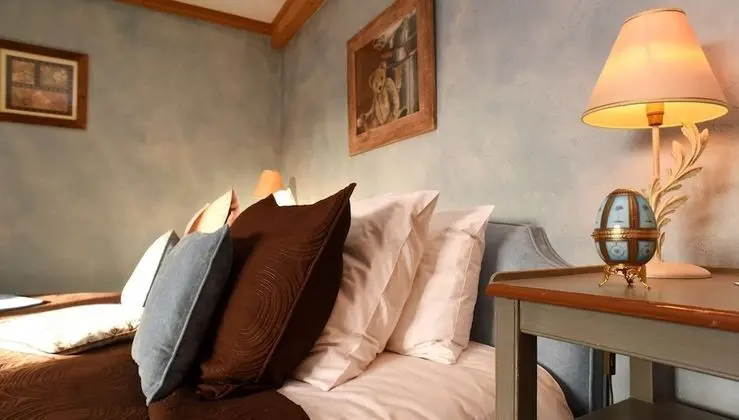 Tek Büyük Yataklı Oda, Balkon, Dağ Manzaralı (Combins - South view)