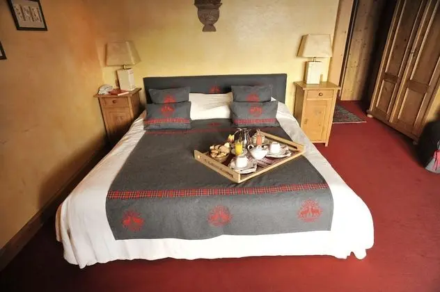 Tek Büyük Yataklı Oda, Balkon, Dağ Manzaralı (Combins - South view)