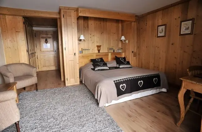 Tek Büyük Yataklı Oda, Balkon, Dağ Manzaralı (Combins - South view)