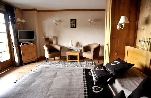 Tek Büyük Yataklı Oda, Balkon, Dağ Manzaralı (Combins - South view)