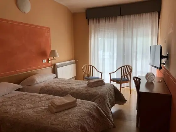 Standard Tek Büyük veya İki Ayrı Yataklı Oda, Göl Manzaralı