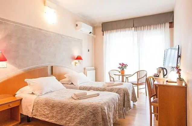 Standard Tek Büyük veya İki Ayrı Yataklı Oda, Göl Manzaralı