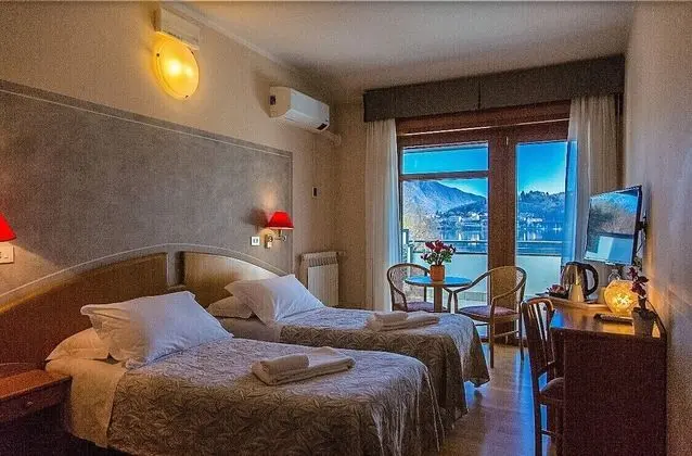 Standard Tek Büyük veya İki Ayrı Yataklı Oda, Göl Manzaralı