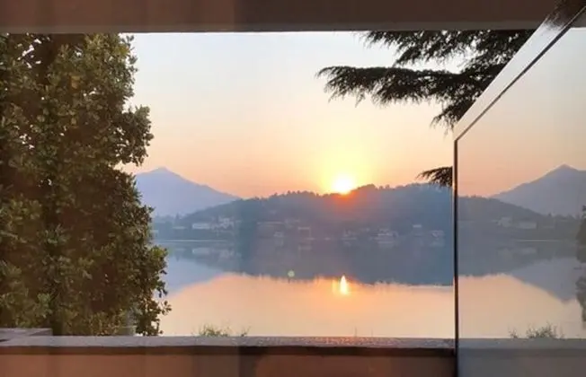 Standard Tek Büyük veya İki Ayrı Yataklı Oda, Göl Manzaralı