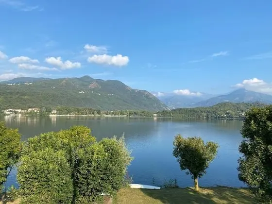 Standard Tek Büyük veya İki Ayrı Yataklı Oda, Göl Manzaralı